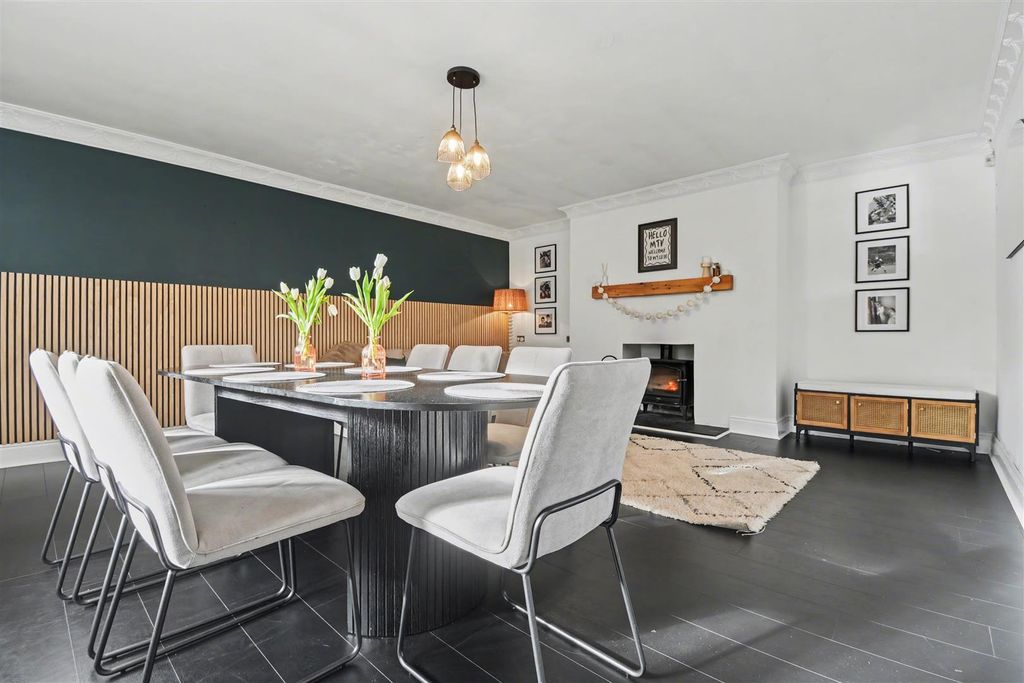 Property photo 3 of 39 Sitting/Dining Room