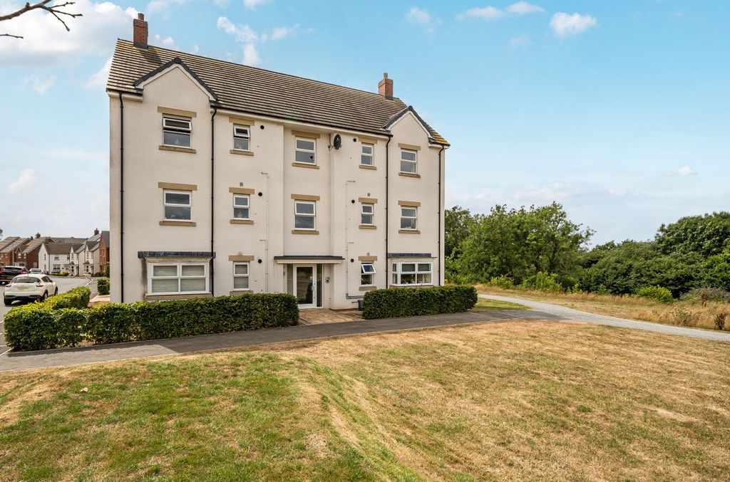 Property photo 1 of 17 Apartment Block