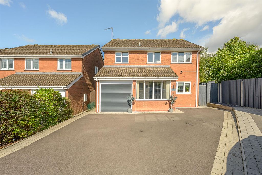 Property photo 1 of 32