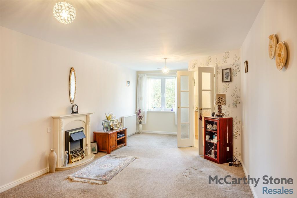 Property photo 3 of 18 8671565-Interior03.Jpg