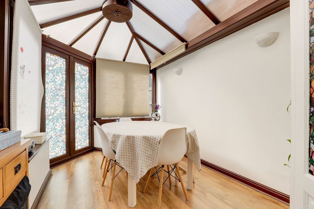 Property photo 3 of 27