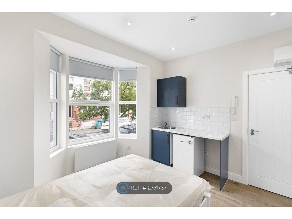 Property photo 2 of 8