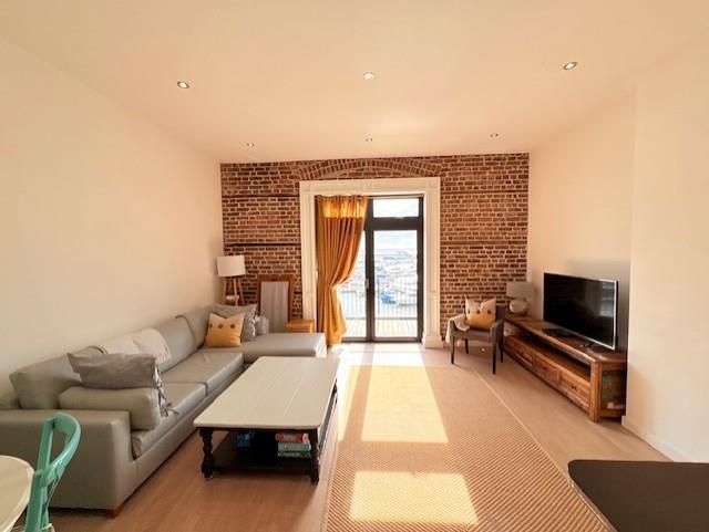 Property photo 2 of 25 Harbourcave13.Jpg