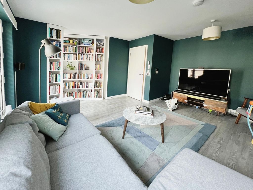 Property photo 1 of 11 Photo 0