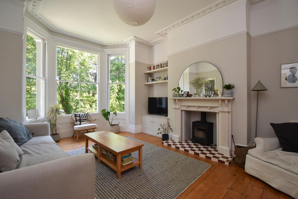 Property photo 2 of 29 Living Room