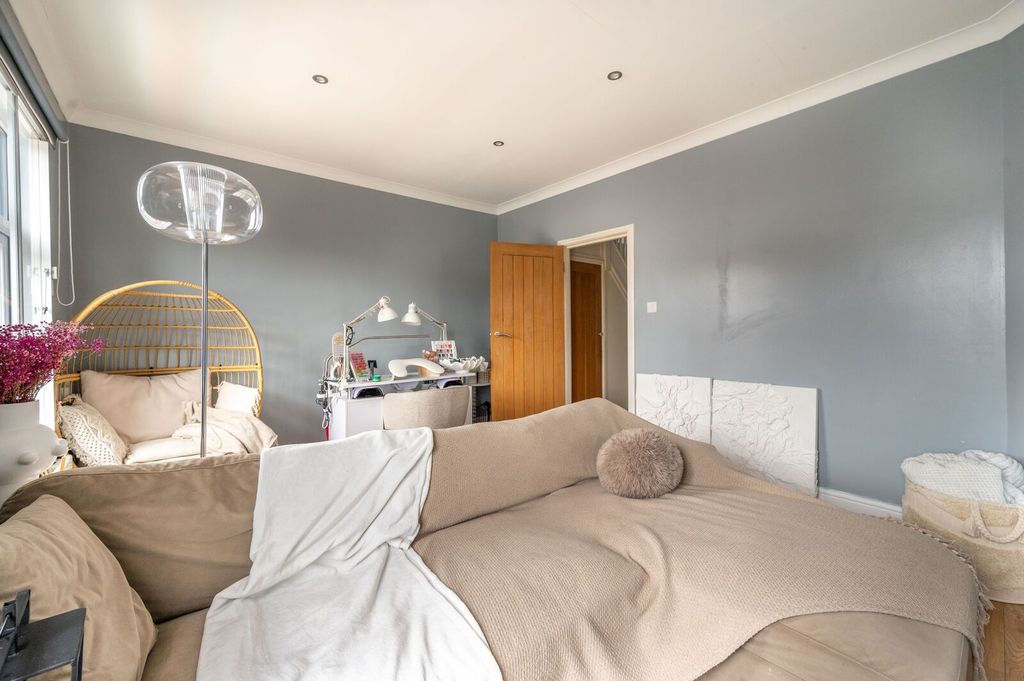 Additional image 9 of 2 bed maisonette for saleThe Broadway, Highams Park, London E4