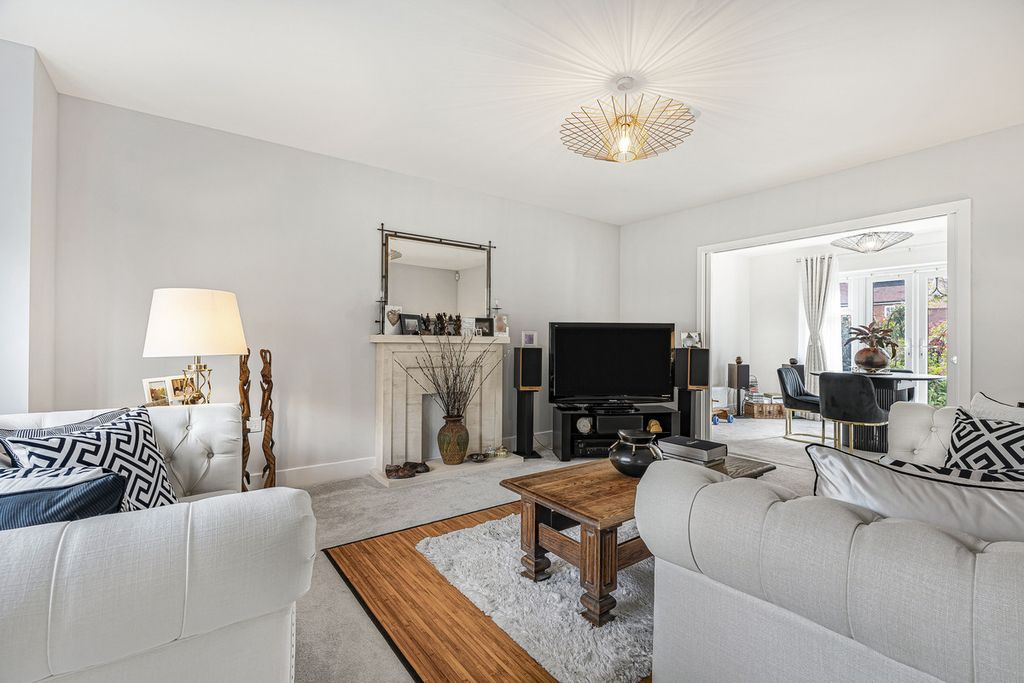 Property photo 3 of 35