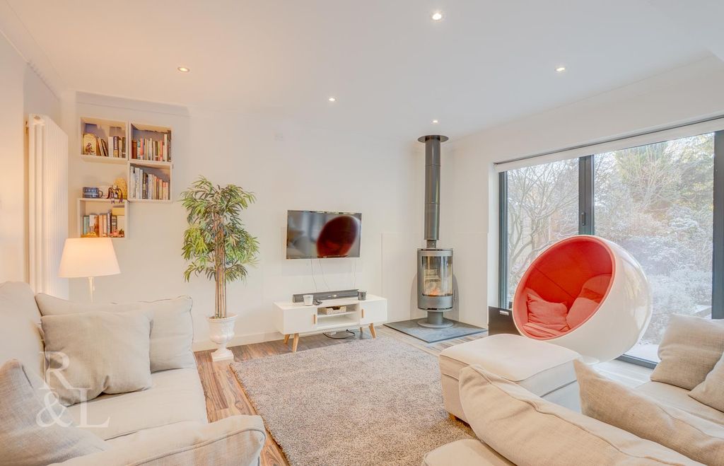 Property photo 3 of 32 Batched  (24).Jpg