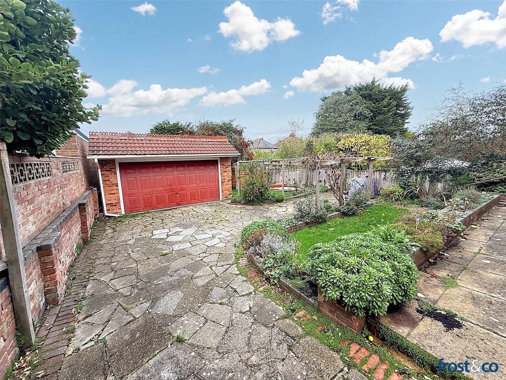 Property photo 2 of 21 Garden