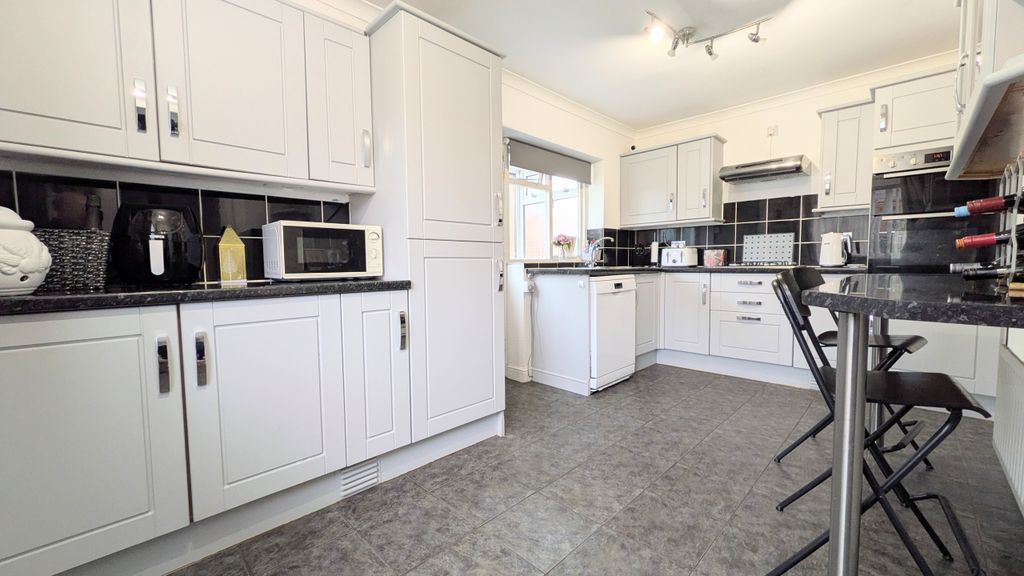 Property photo 3 of 17 Pxl_20251016_105742831.Mp~2