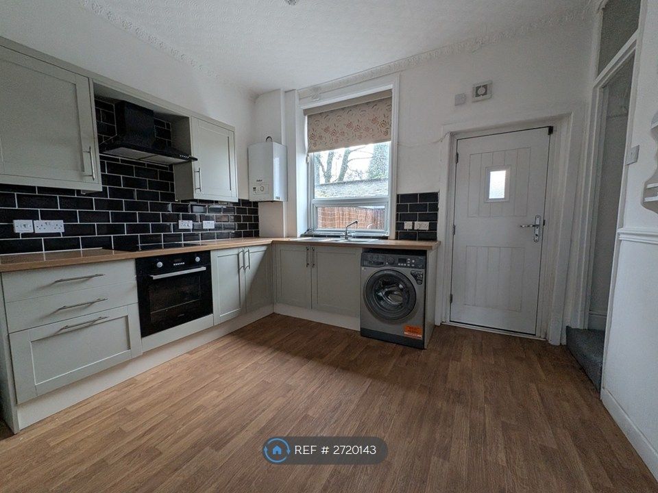 Property photo 3 of 6 Kitchen