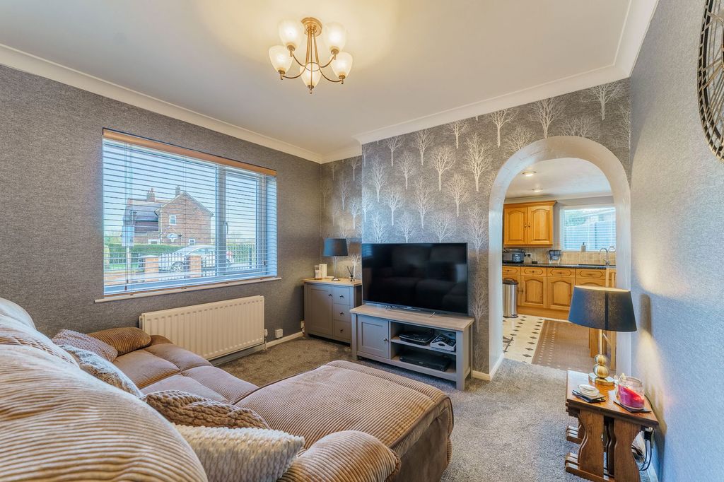 Property photo 3 of 32