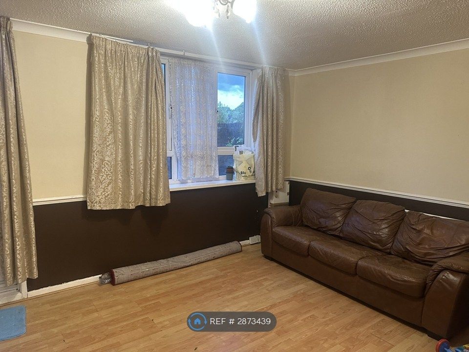 Property photo 1 of 16 Lounge 1