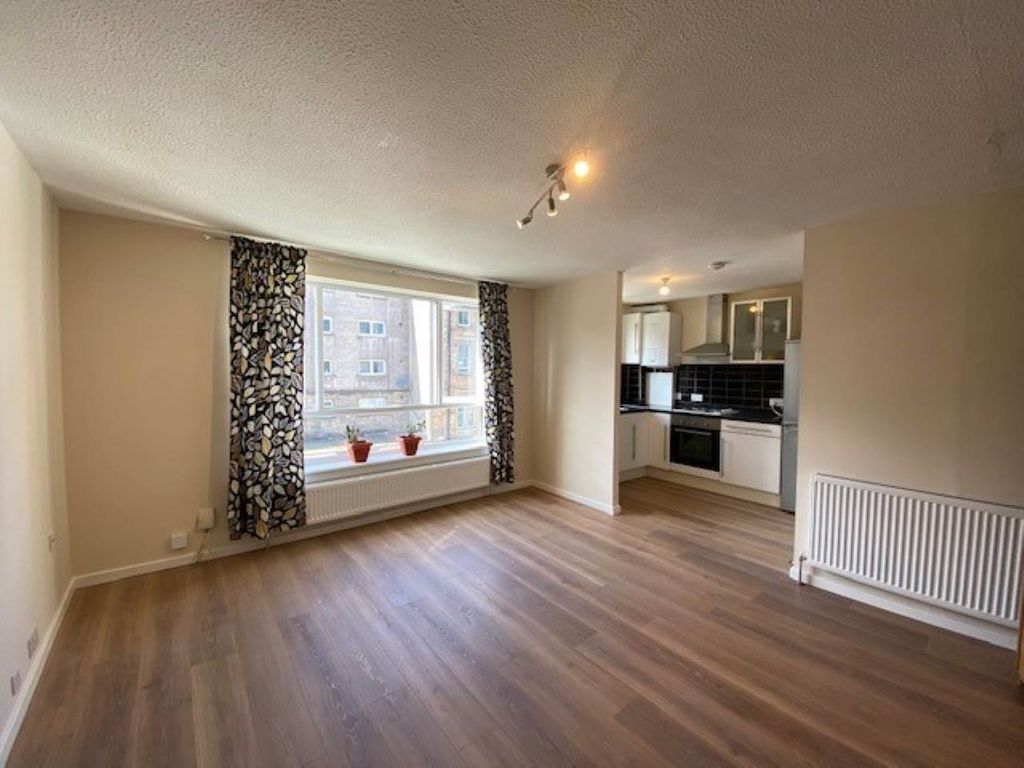 Property photo 3 of 8 Living Kitchen