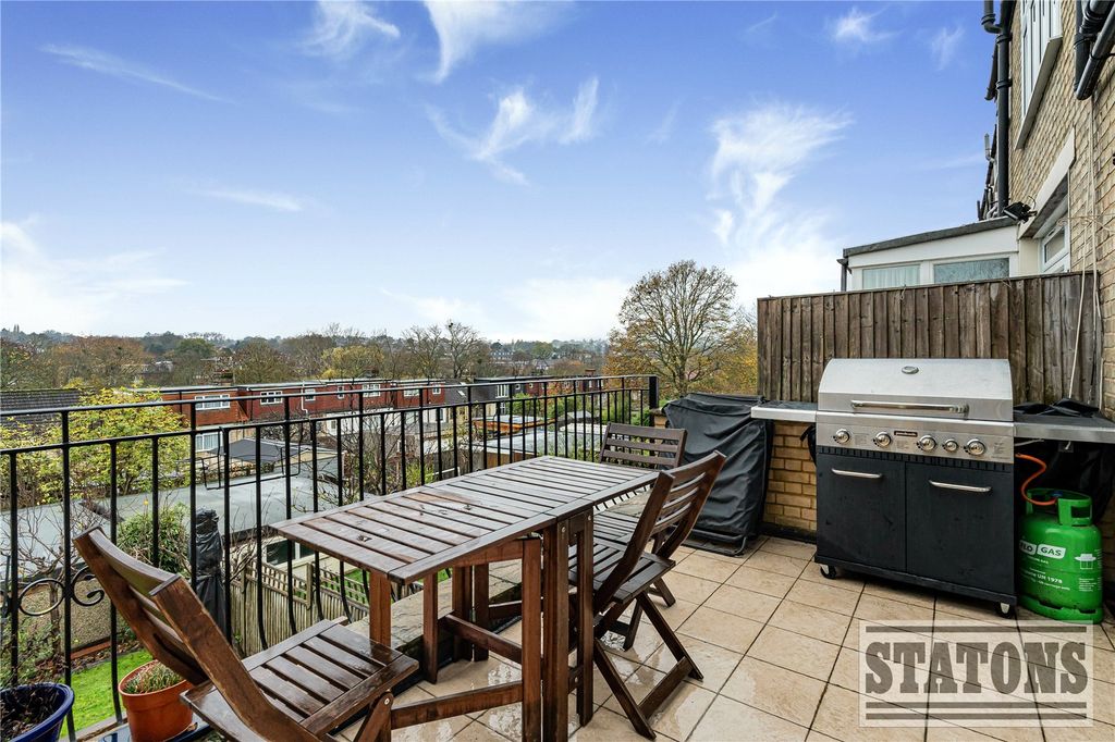 Property photo 2 of 33 Picture No. 09