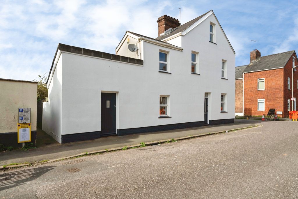 Property photo 3 of 21