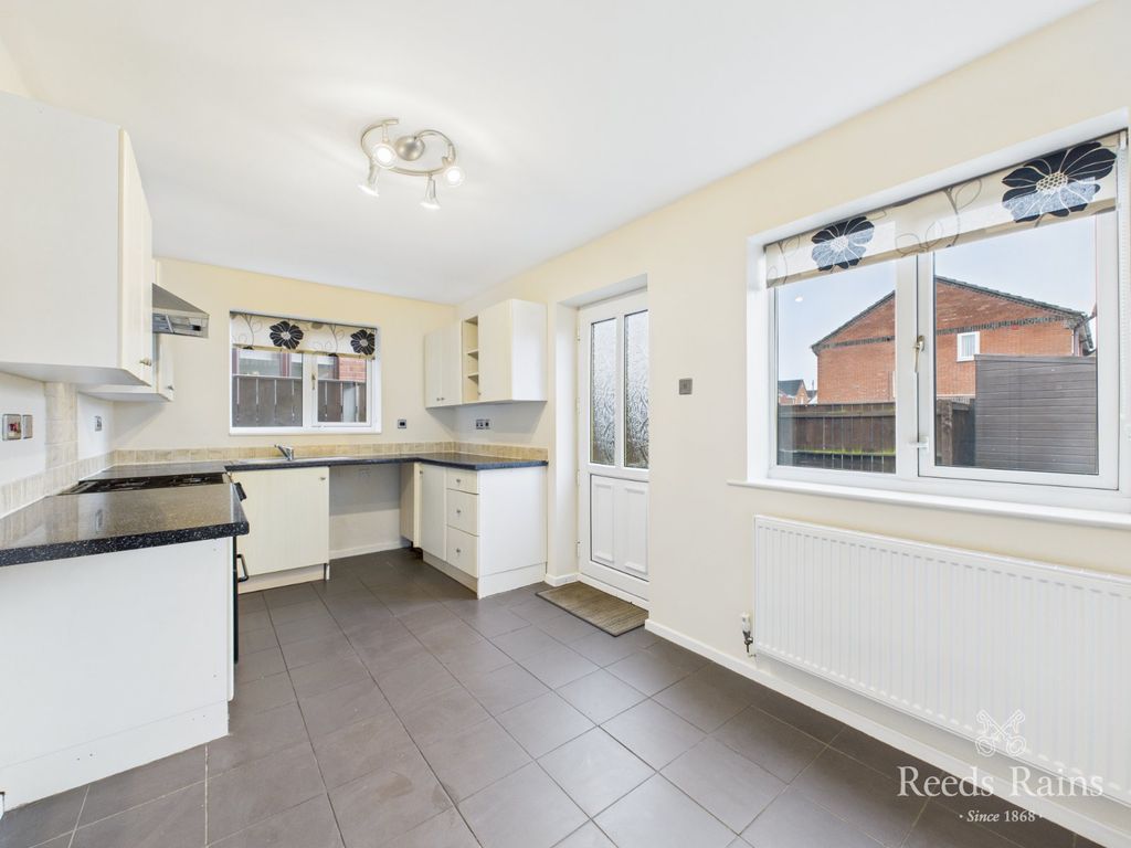 Property photo 3 of 21 Kitchen/Dining Room
