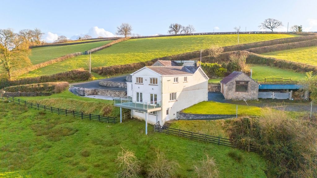 Property photo 2 of 49