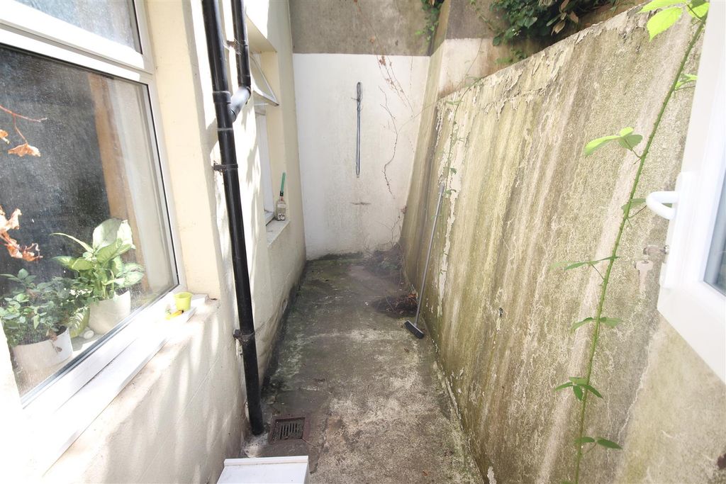 Property photo 3 of 7 Patio