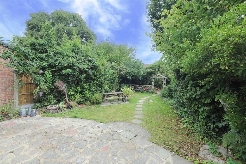 Property photo 3 of 11 Garden