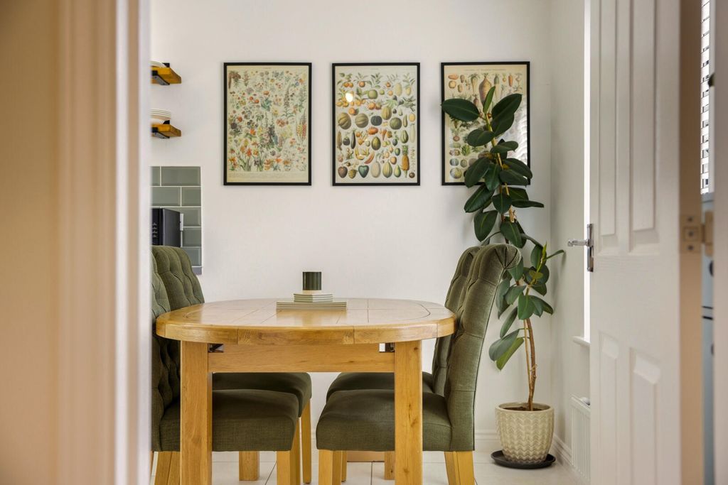 Property photo 2 of 21 Dining Room