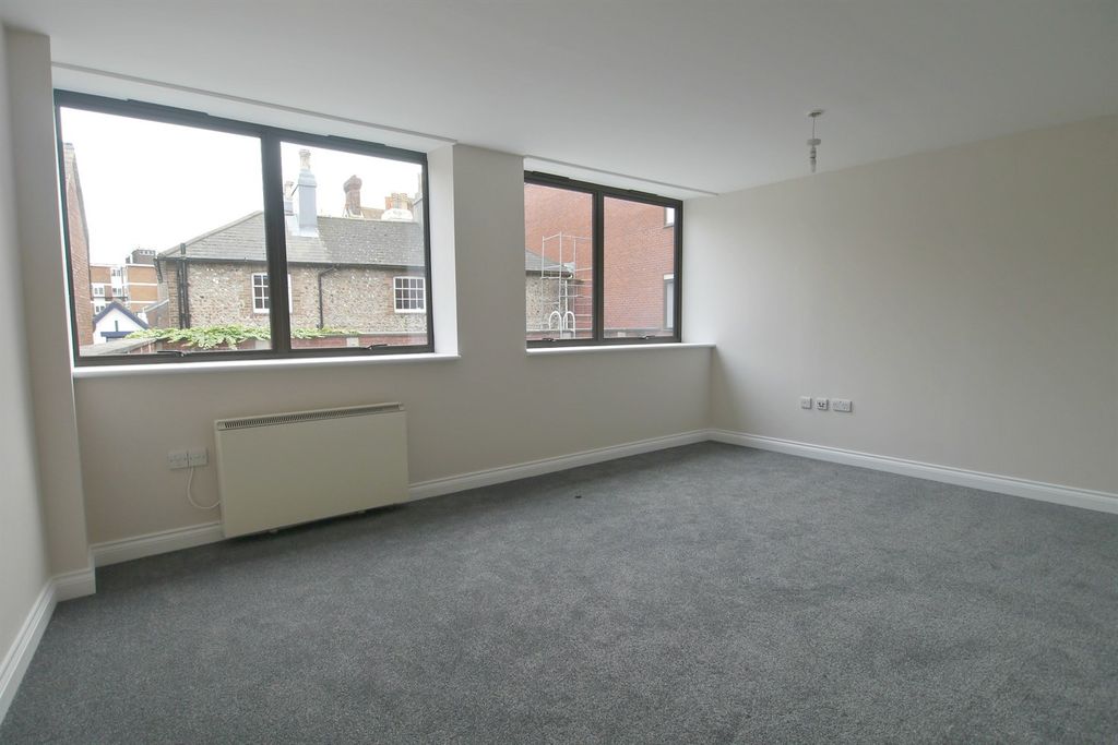 Property photo 2 of 6 Living/Dining Room