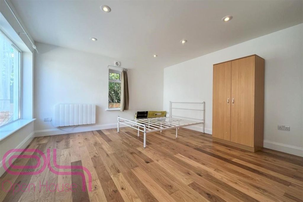 Property photo 2 of 4 Queens Gardens Full View 2.Jpg