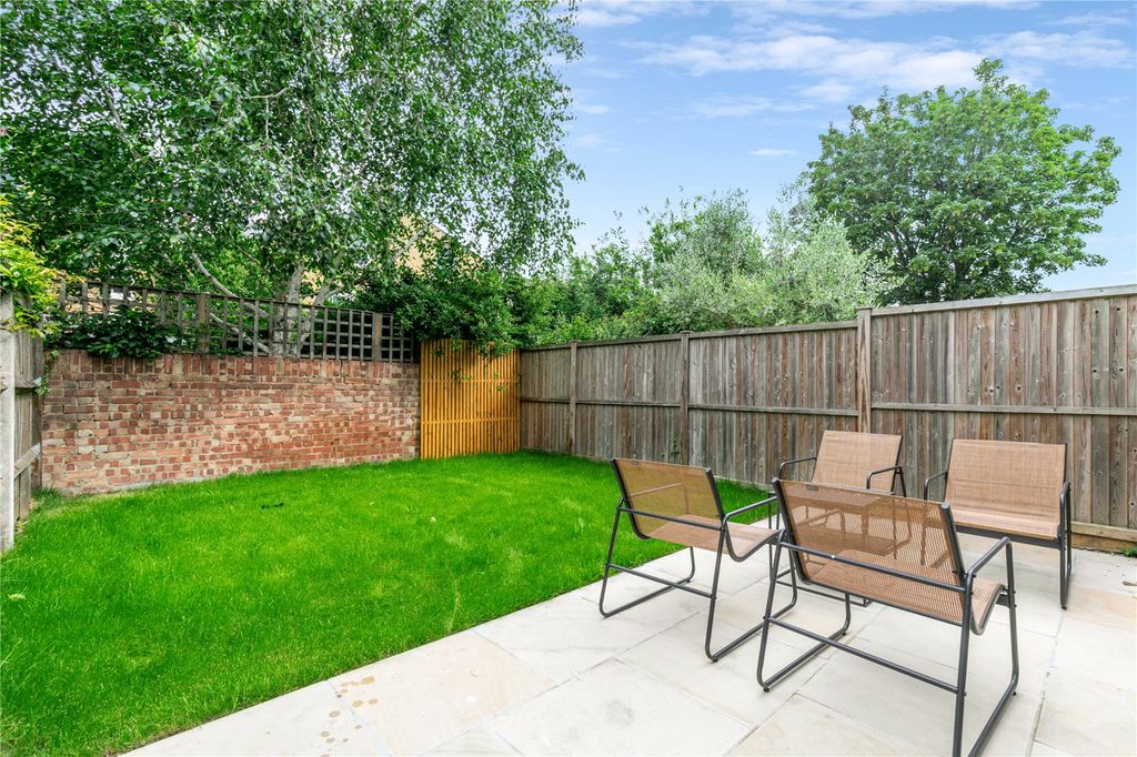 Property photo 2 of 8 Picture No. 14