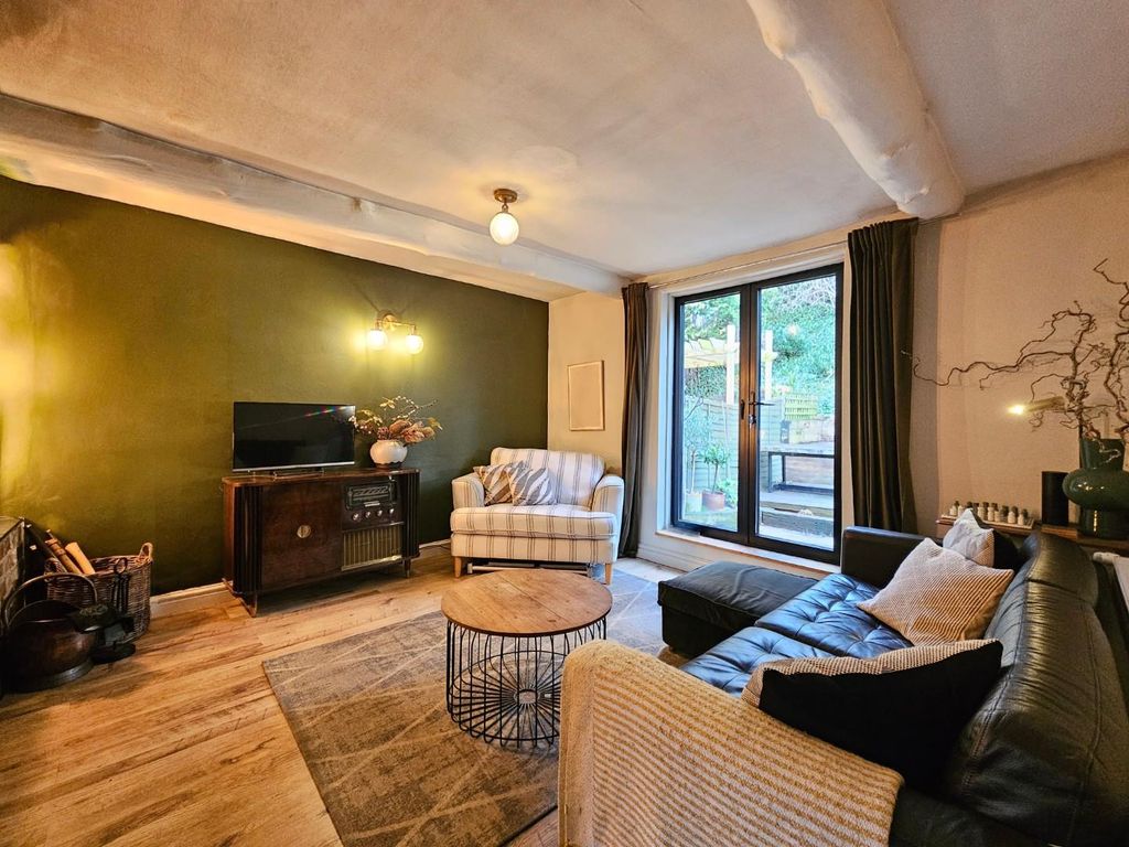 Property photo 2 of 26 Lounge