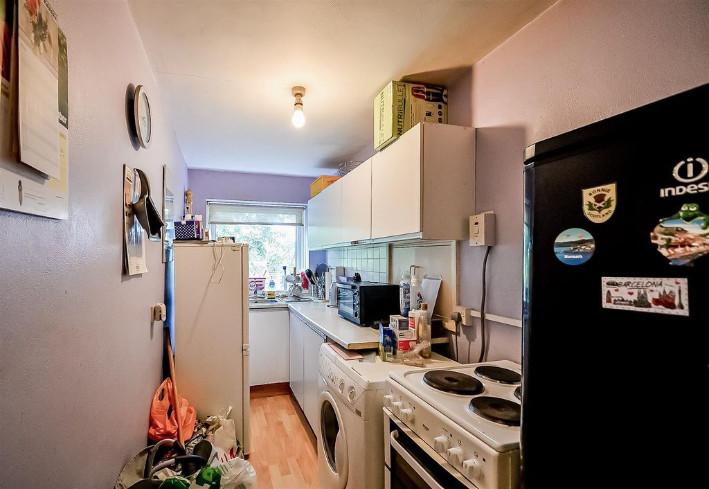 Property photo 3 of 11 Kichen