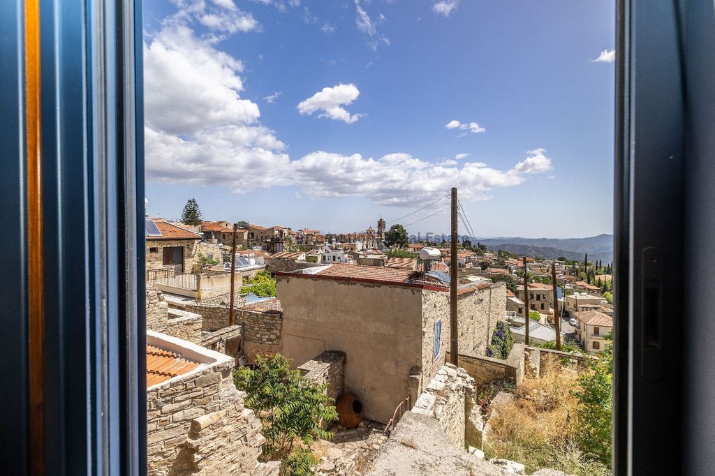 Property photo 2 of 37