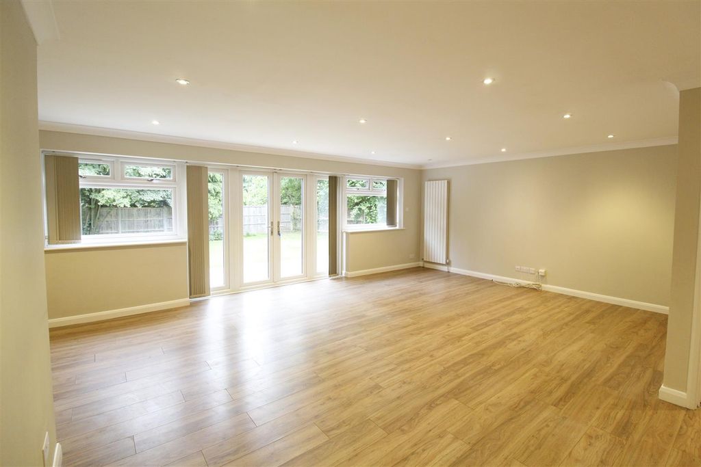 Property photo 2 of 15 Lounge 3.Jpg