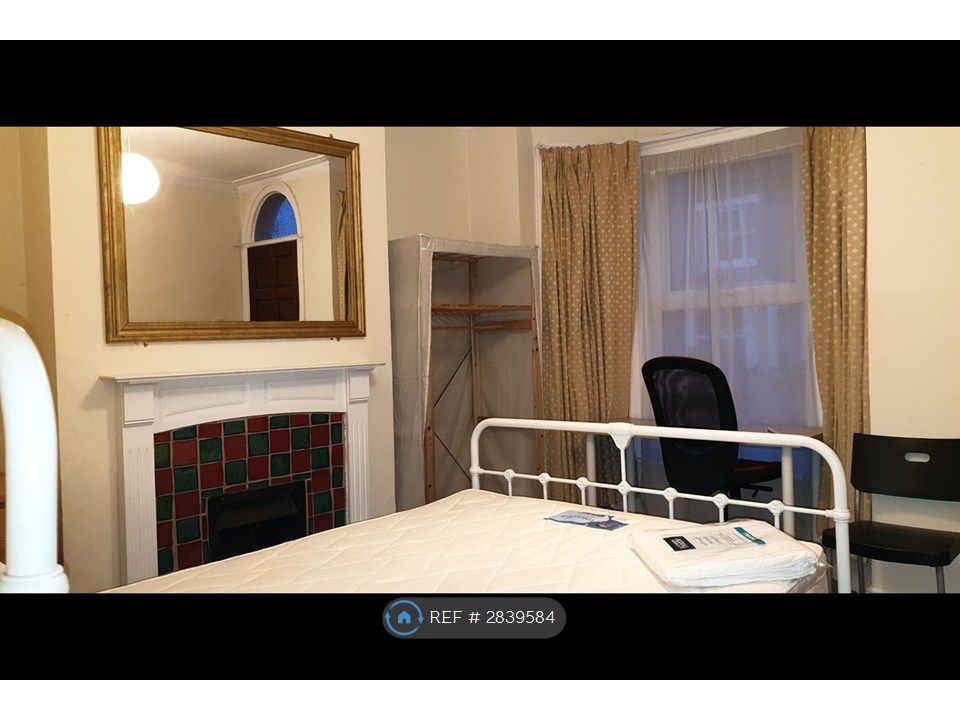 Property photo 2 of 9 Bedroom 1 Groundfloor/Flexible