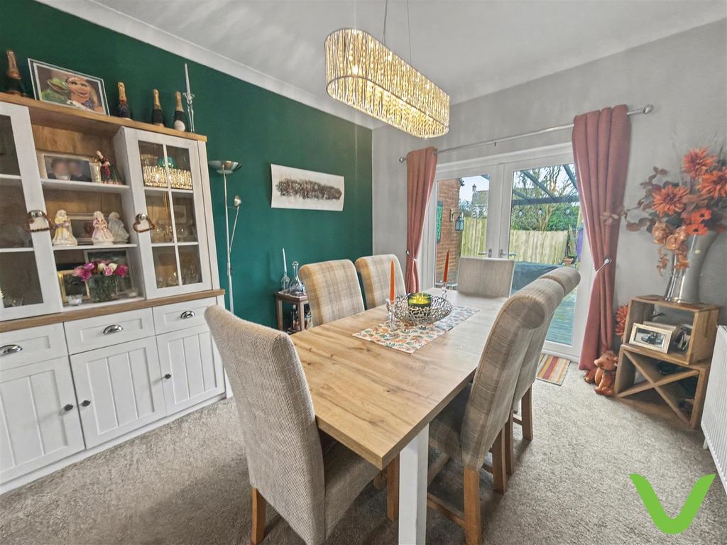 Property photo 3 of 16 Dining Room