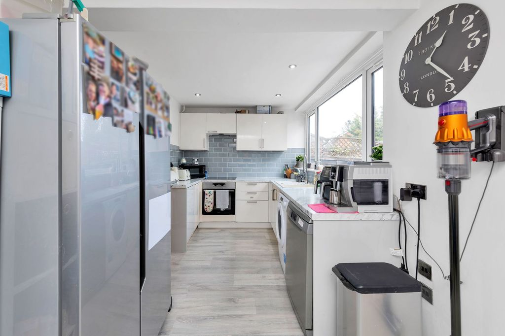 Property photo 2 of 21