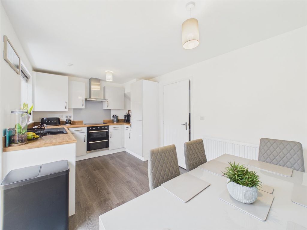 Property photo 3 of 12 Kitchen/Dining Room