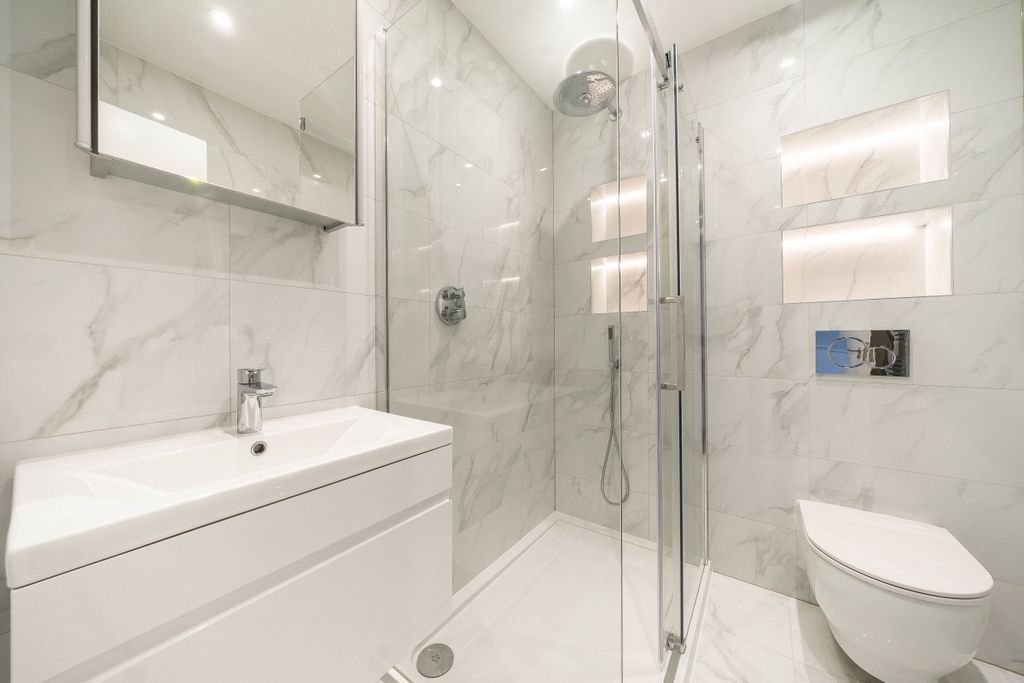 Property photo 3 of 8 Bathroom
