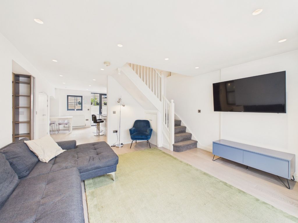 Property photo 2 of 19 5074625