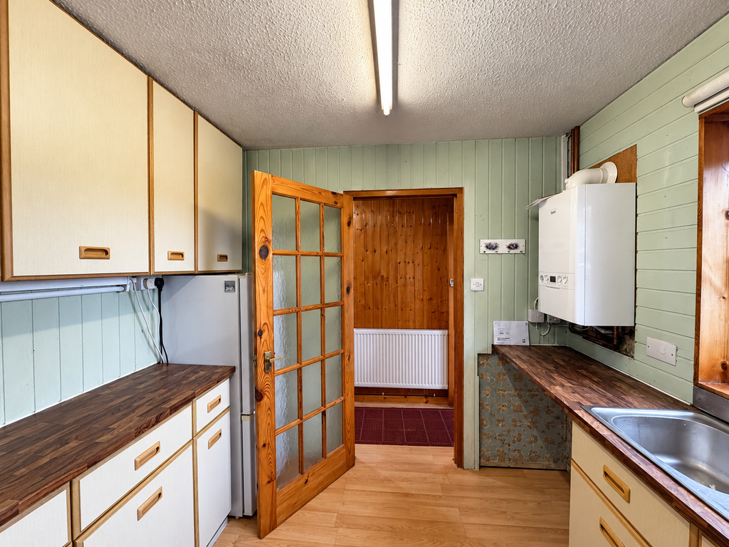 Property photo 3 of 19 Kitchen