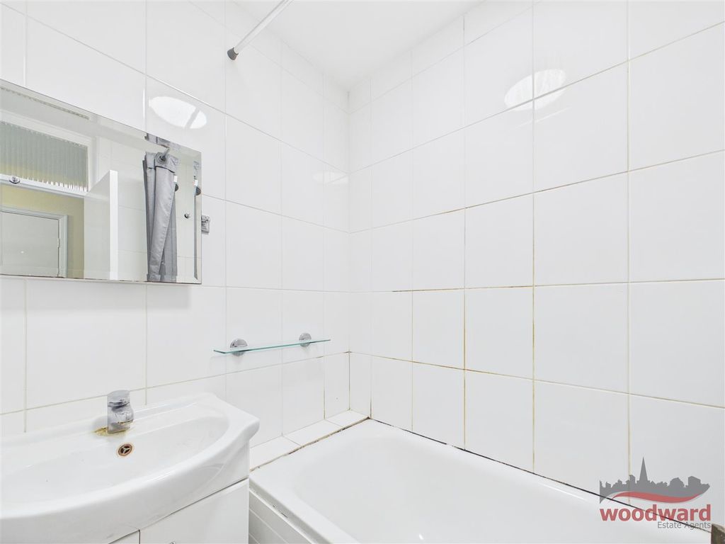 Property photo 3 of 13 Cam05267G0-Pr0190-Still022.Jpg