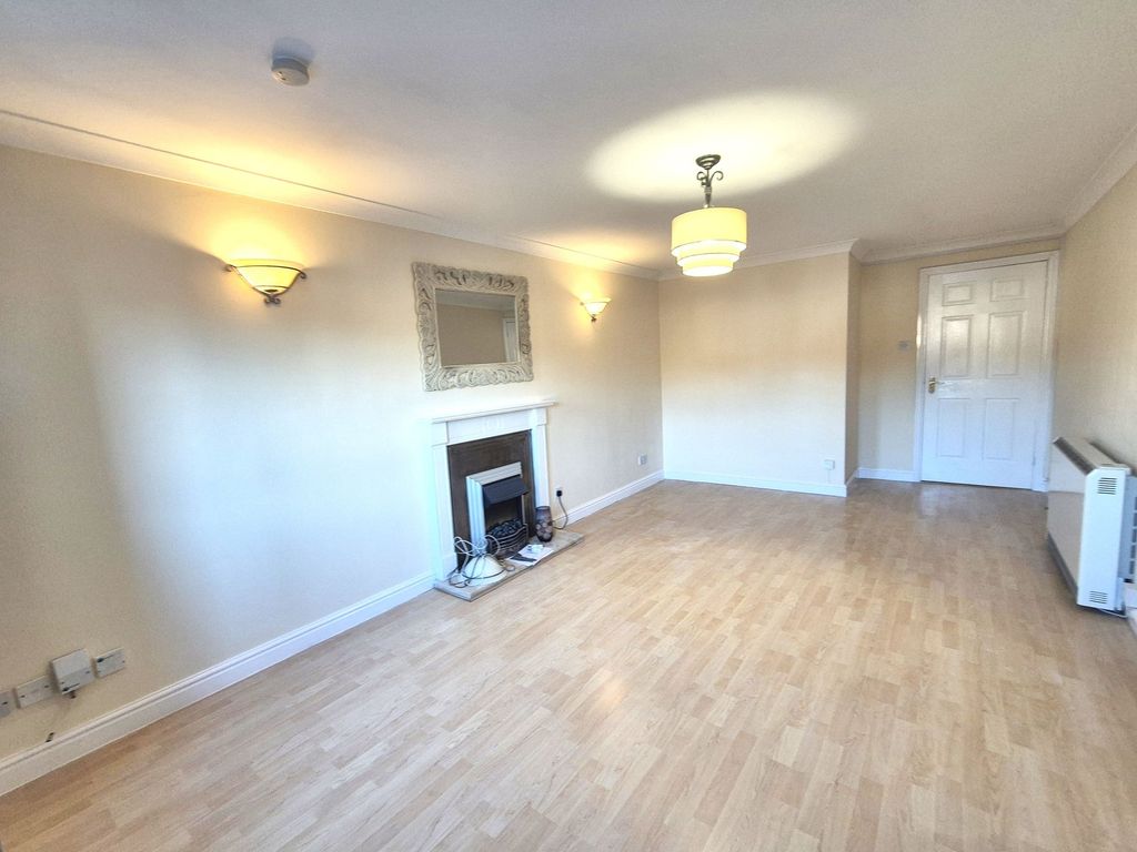 Property photo 3 of 10 Lounge