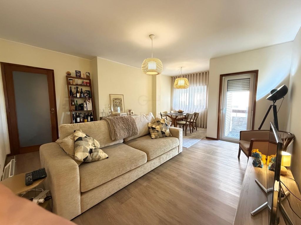 Property photo 2 of 32