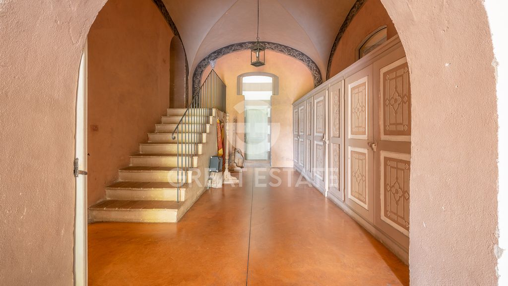 Property photo 2 of 48 Interiors