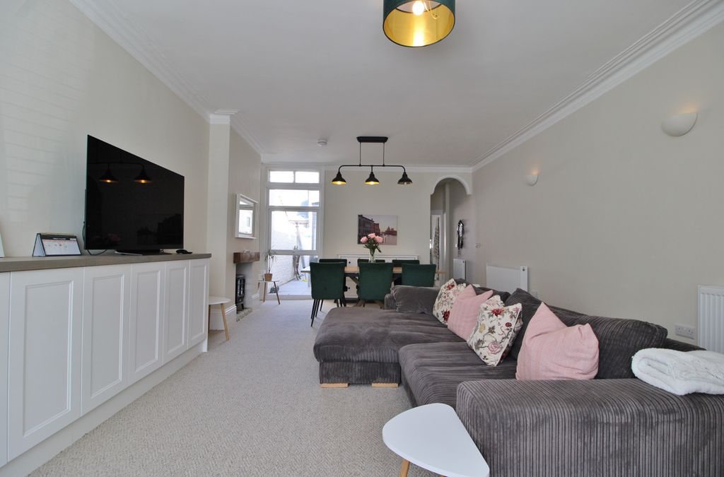 Property photo 2 of 25