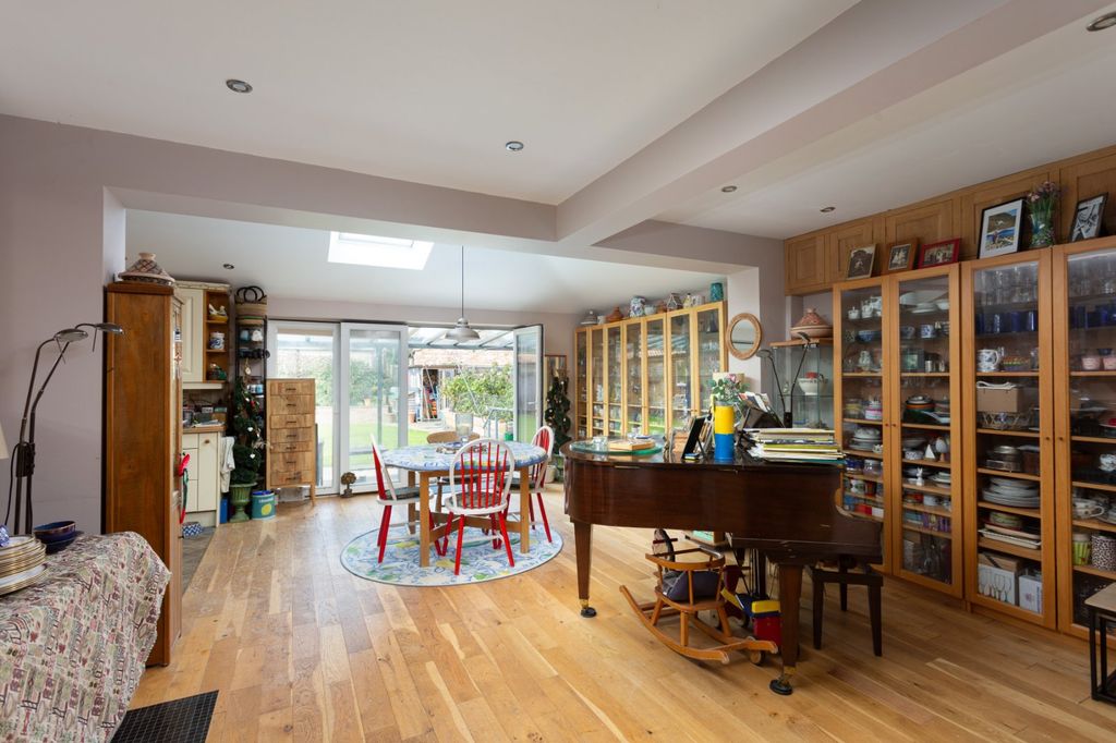 Property photo 3 of 13 Diner