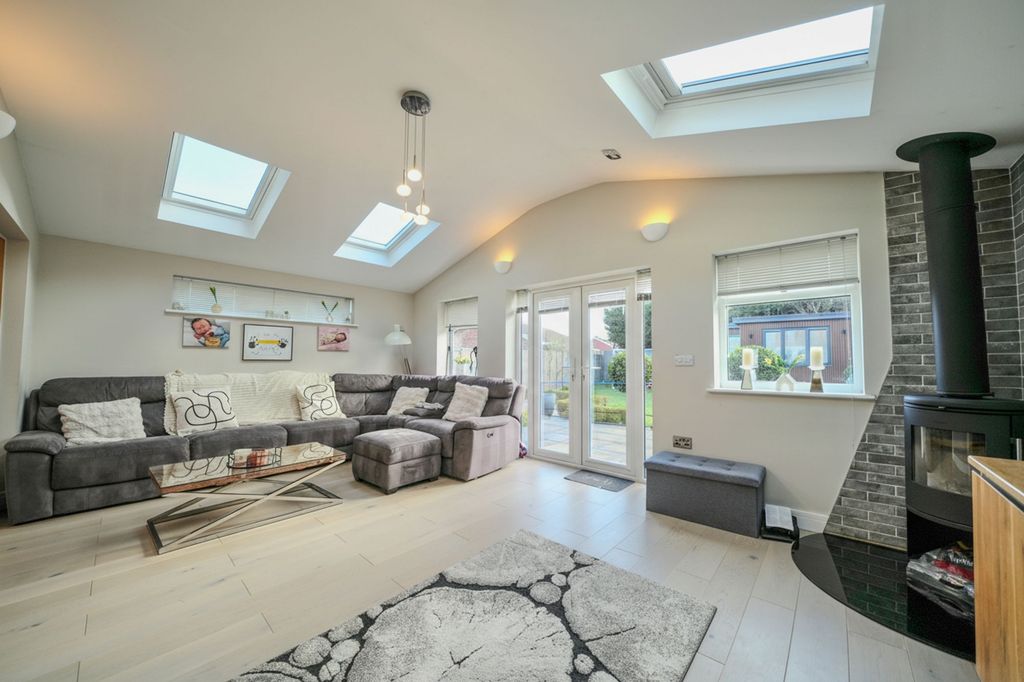 Property photo 3 of 29