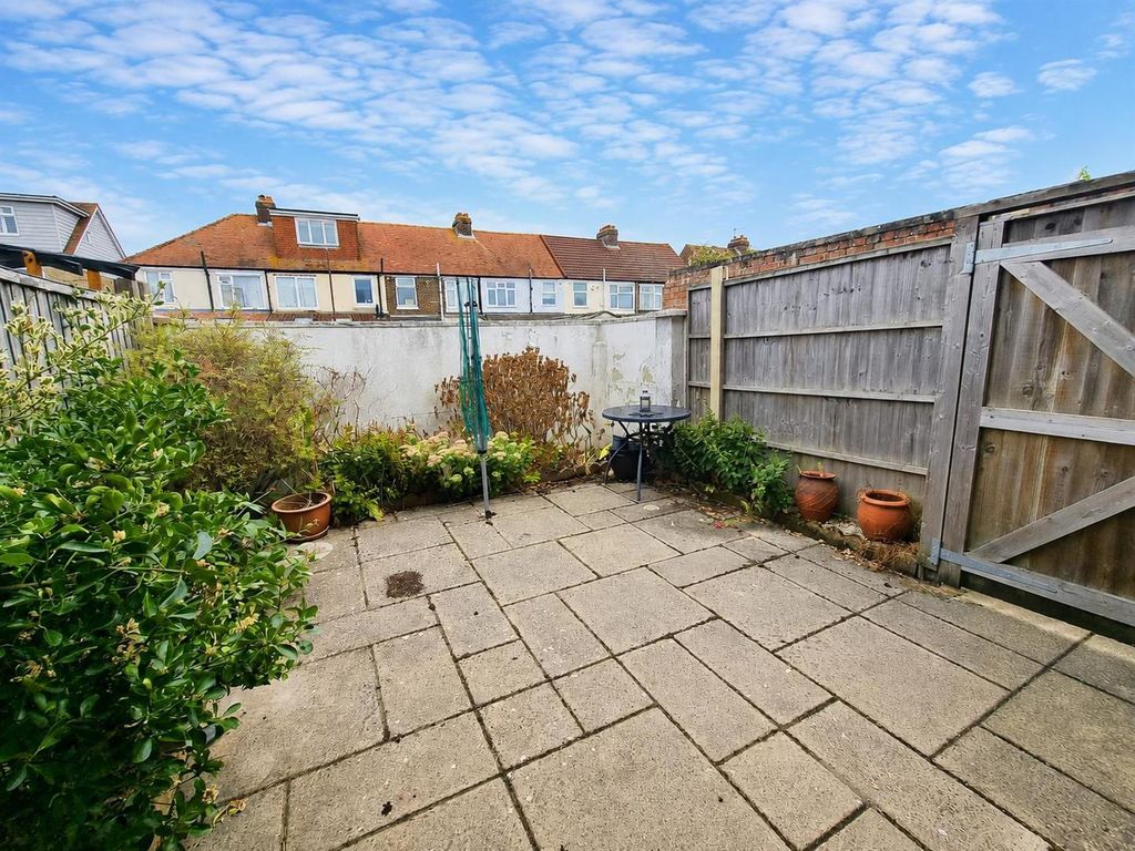 Property photo 3 of 9 Garden