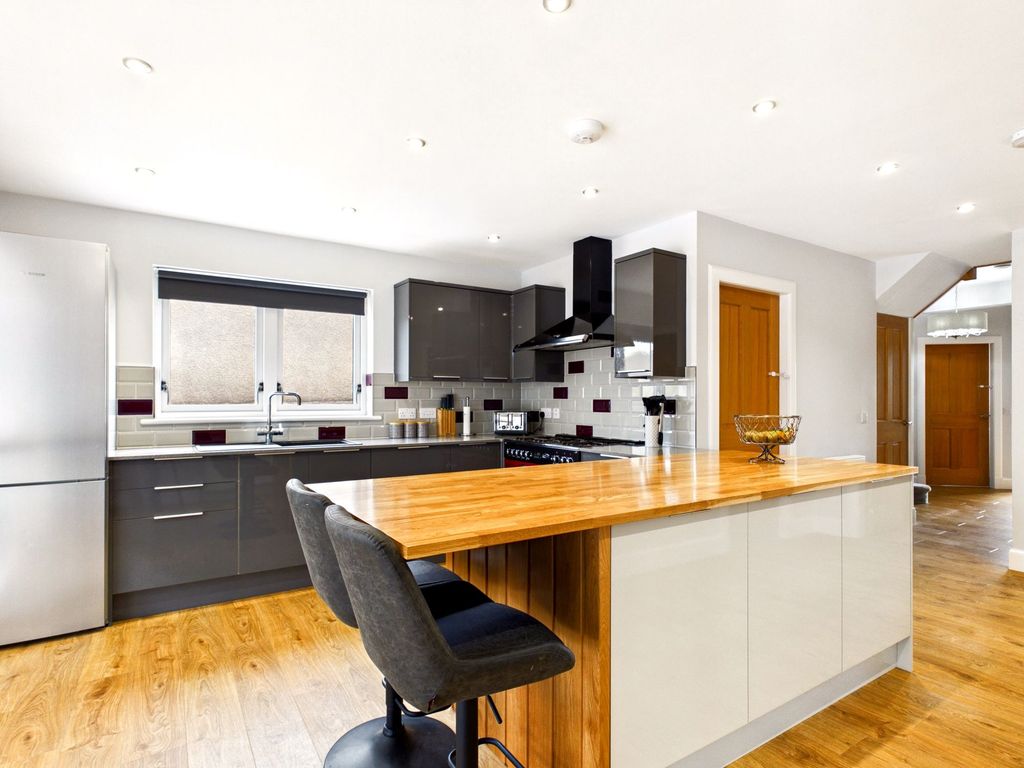 Property photo 3 of 73 Kitchen