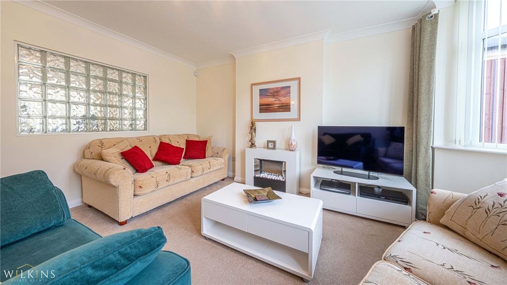 Property photo 3 of 32 Picture No. 10