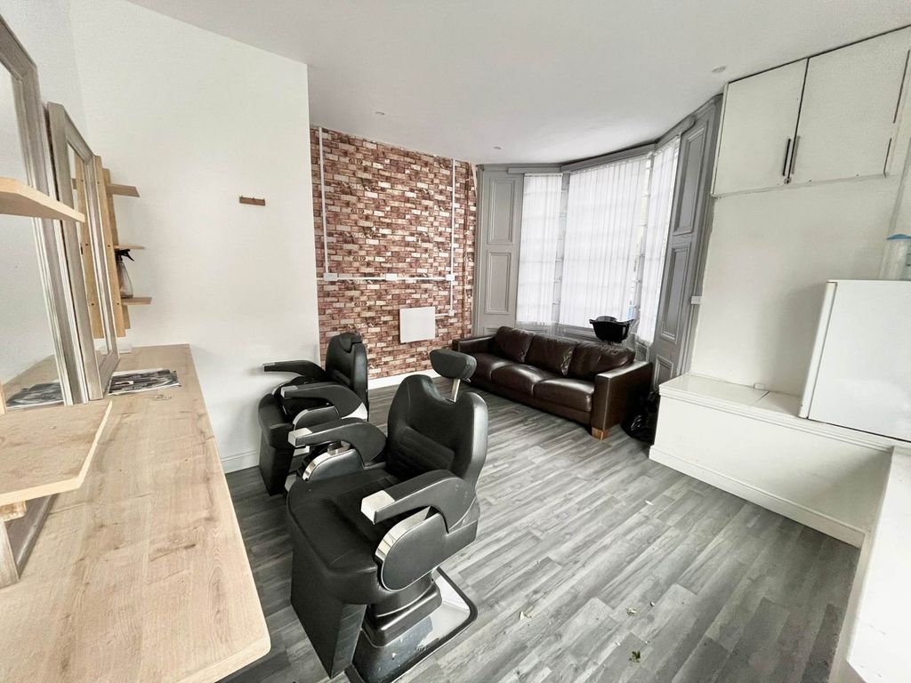 Property photo 1 of 3